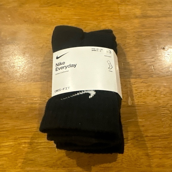 Nike Everyday Cotton Crew Socks 3 Pair Black SX7665 010 Small 4-6 New With Tags - Picture 1 of 4